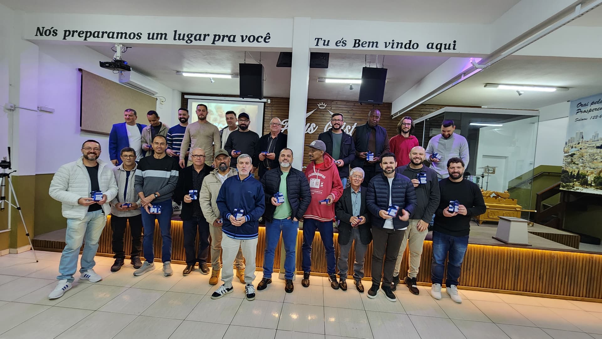 Homens da IERD reunidos